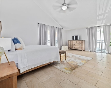 9415 Citrus Glen Place - Photo Thumbnail 14