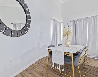 9415 Citrus Glen Place - Photo Thumbnail 5