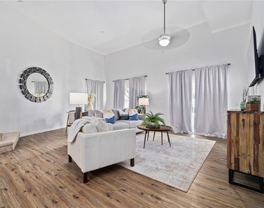 9415 Citrus Glen Place - Photo Thumbnail 4