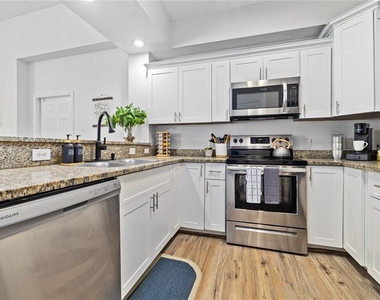 9415 Citrus Glen Place - Photo Thumbnail 9