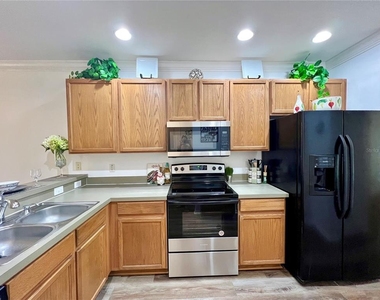 12425 Foxmoor Peak Drive - Photo Thumbnail 7