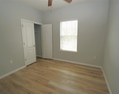 7001 Interbay Boulevard - Photo Thumbnail 10