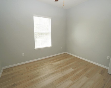 7001 Interbay Boulevard - Photo Thumbnail 9