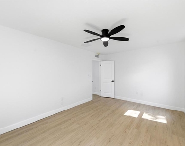 11180 113th Avenue - Photo Thumbnail 7
