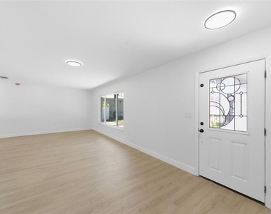 11180 113th Avenue - Photo Thumbnail 25