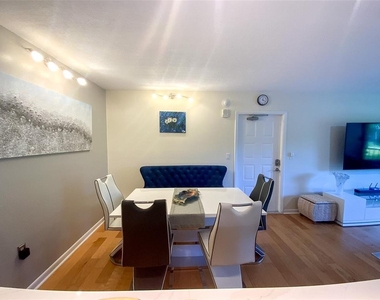 3134 Lake Pine Way - Photo Thumbnail 7