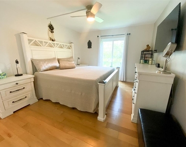 3134 Lake Pine Way - Photo Thumbnail 13