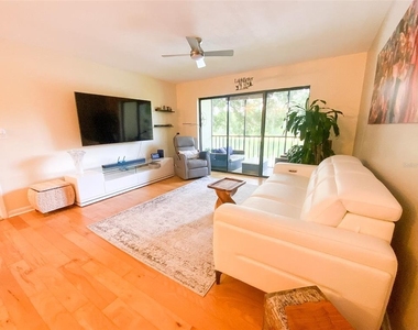 3134 Lake Pine Way - Photo Thumbnail 11