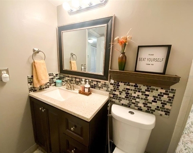 3134 Lake Pine Way - Photo Thumbnail 21