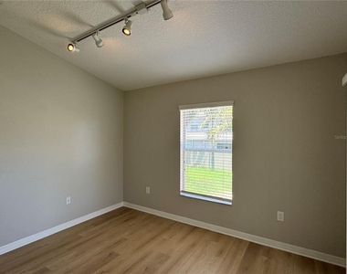 10405 Summer Azure Drive - Photo Thumbnail 13