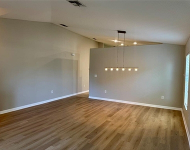 10405 Summer Azure Drive - Photo Thumbnail 4