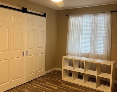 211 Thorn Tree Place - Photo Thumbnail 16