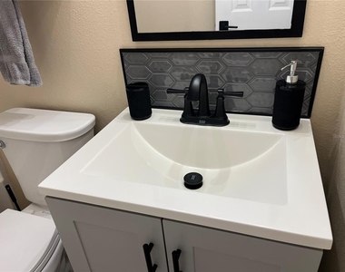 211 Thorn Tree Place - Photo Thumbnail 27