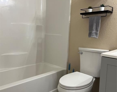 211 Thorn Tree Place - Photo Thumbnail 31