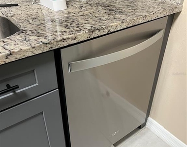 211 Thorn Tree Place - Photo Thumbnail 37