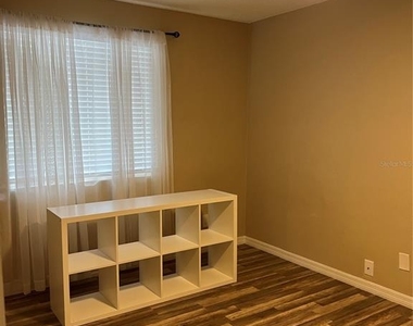 211 Thorn Tree Place - Photo Thumbnail 23
