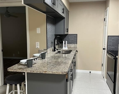 211 Thorn Tree Place - Photo Thumbnail 36