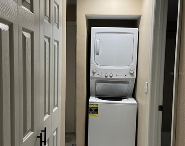 211 Thorn Tree Place - Photo Thumbnail 30