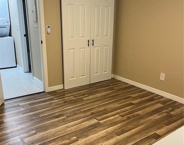 211 Thorn Tree Place - Photo Thumbnail 34