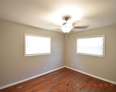4414 W Wyoming Avenue - Photo Thumbnail 9