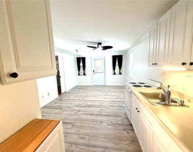516 Northmoor Avenue N - Photo Thumbnail 6