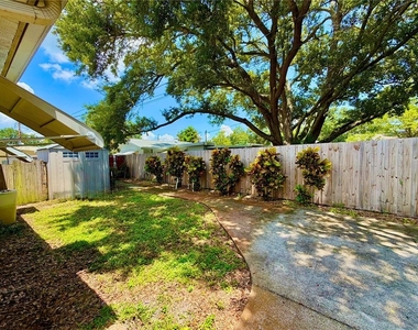 516 Northmoor Avenue N - Photo Thumbnail 21