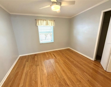 516 Northmoor Avenue N - Photo Thumbnail 4