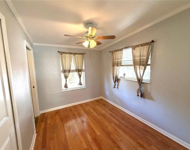 516 Northmoor Avenue N - Photo Thumbnail 11