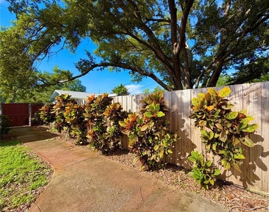 516 Northmoor Avenue N - Photo Thumbnail 23