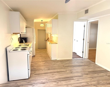 516 Northmoor Avenue N - Photo Thumbnail 3