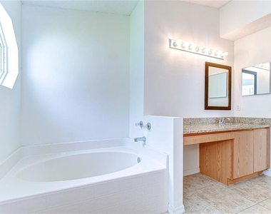 18303 Elmhurst Lane - Photo Thumbnail 36