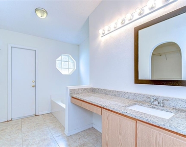 18303 Elmhurst Lane - Photo Thumbnail 33