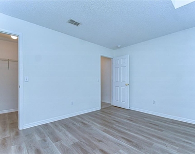 18303 Elmhurst Lane - Photo Thumbnail 5