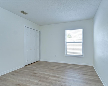 18303 Elmhurst Lane - Photo Thumbnail 29