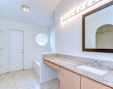 18303 Elmhurst Lane - Photo Thumbnail 32