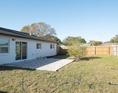 11889 93rd Avenue - Photo Thumbnail 17