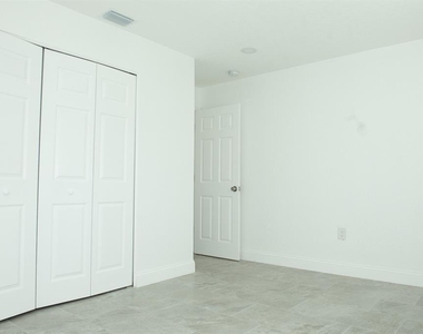 11889 93rd Avenue - Photo Thumbnail 8
