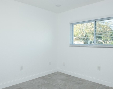 11889 93rd Avenue - Photo Thumbnail 10