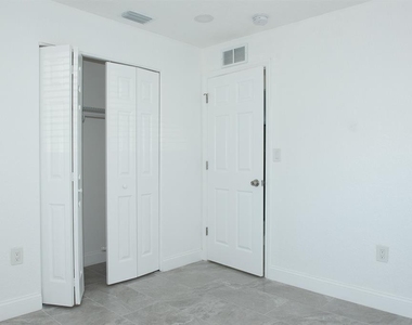 11889 93rd Avenue - Photo Thumbnail 11