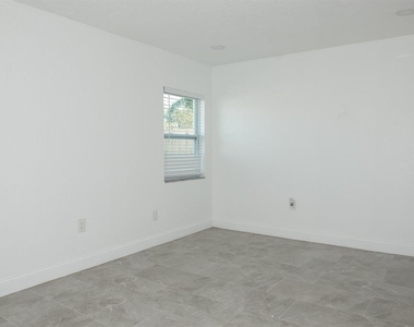 11889 93rd Avenue - Photo Thumbnail 7