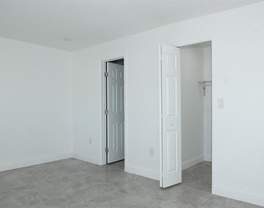 11889 93rd Avenue - Photo Thumbnail 6