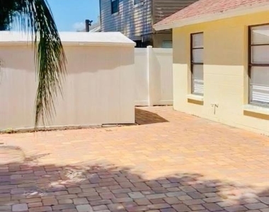 12718 Trowbridge Lane - Photo Thumbnail 14