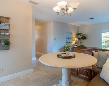 542 59th Way S - Photo Thumbnail 3