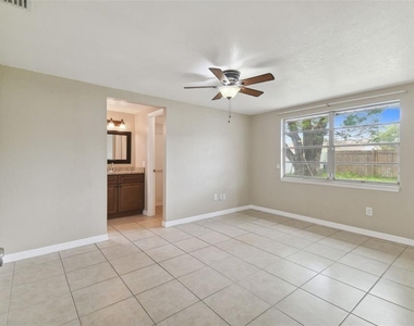 7437 Carmel Avenue - Photo Thumbnail 12
