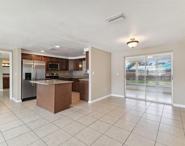 7437 Carmel Avenue - Photo Thumbnail 4