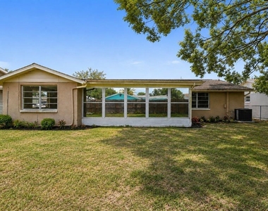 7437 Carmel Avenue - Photo Thumbnail 13