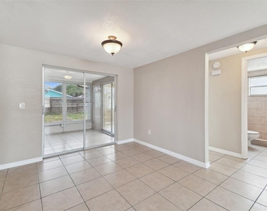 7437 Carmel Avenue - Photo Thumbnail 11