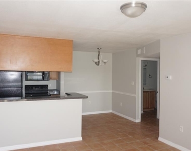 220 Lake Parsons Green - Photo Thumbnail 3