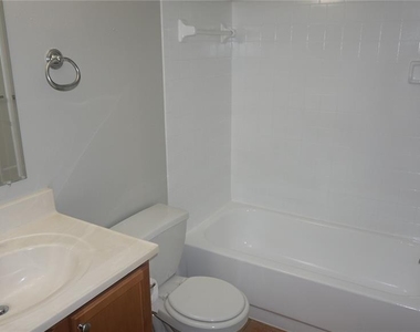 220 Lake Parsons Green - Photo Thumbnail 9
