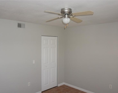 220 Lake Parsons Green - Photo Thumbnail 8
